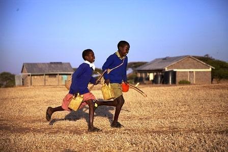 on the way to School-running-boy-اتفاق جالب در مسیر مدرسه