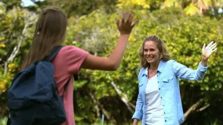 girls-Welcoming-returned