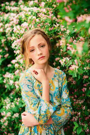 Girl-blond-spring